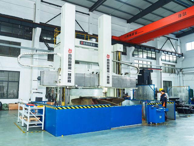 Marine propeller machining operation at JinYe workshop